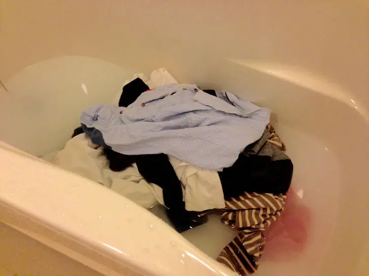 how-to-wash-clothes-in-bathtub