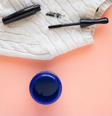 11 Ways to Get Mascara Out of Clothes
