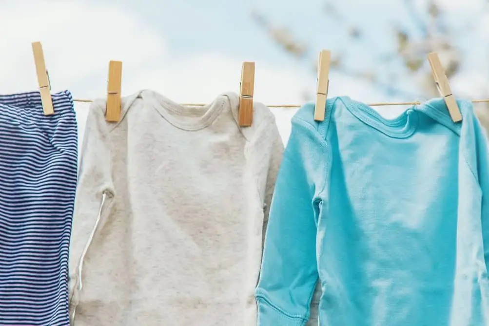 Air Out Under Sunlight to Get Rid of Smoke Smell from Clothes