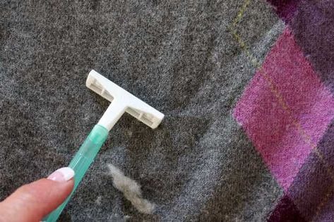 Razor to Remove Lint from Clothes
