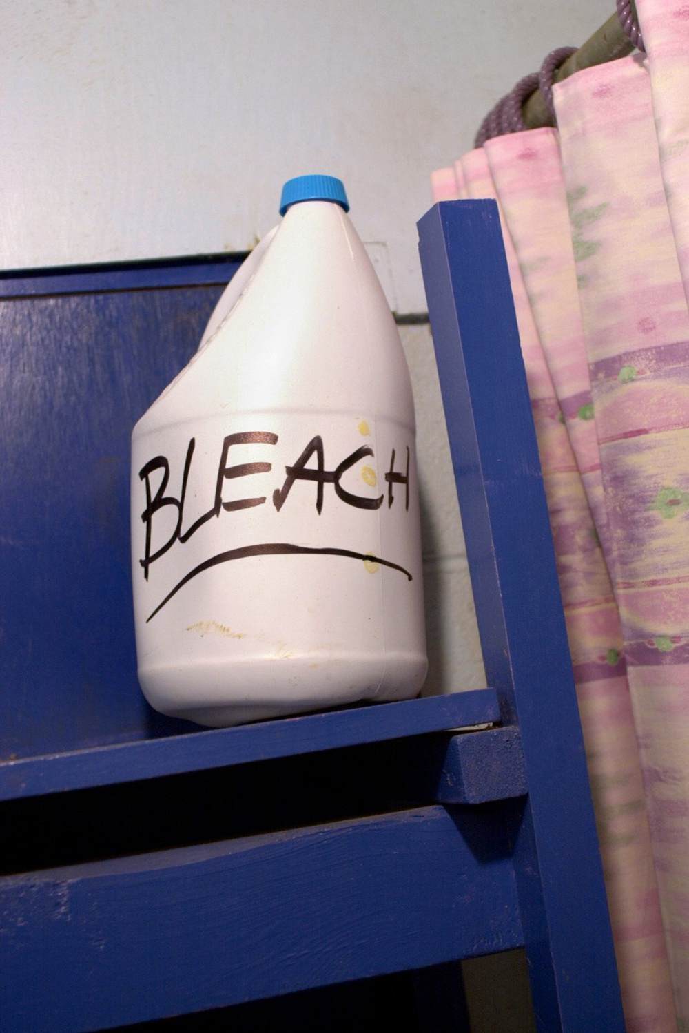 How To Distress A T-Shirt With Bleach