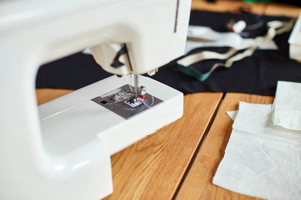 How To Use A Free Arm Sewing Machine